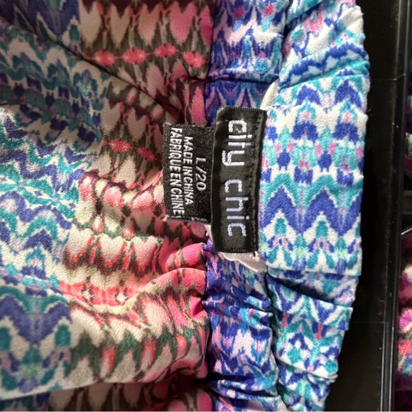 City Chic skirt flared, colorful elastic waistband fully lined. Sz 20 (L) - Picture 2 of 5